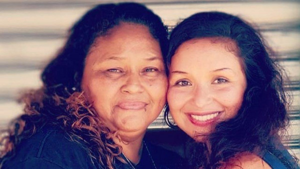 Mariela y su madre, Lorena, se reencontraron 30 años después de su nacimiento.