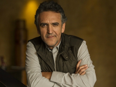 Tras los golpes, el caricaturista se hizo el desmayado y luego corrió hacia el campo donde se escondió y logró huir.