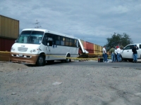 Aparentemente el chofer del camión intentó ganarle el paso al tren