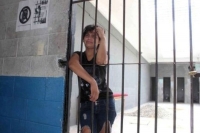 Arrestan a una mujer por no haber lavado la ropa de su marido