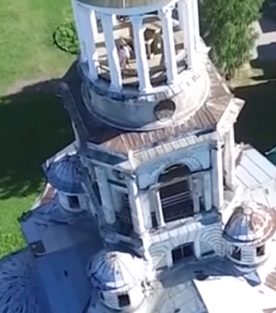 VIDEO: Filmó con un dron la cúpula de una iglesia, pero al ver el video se llevó una &quot;sexual&quot; sorpresa