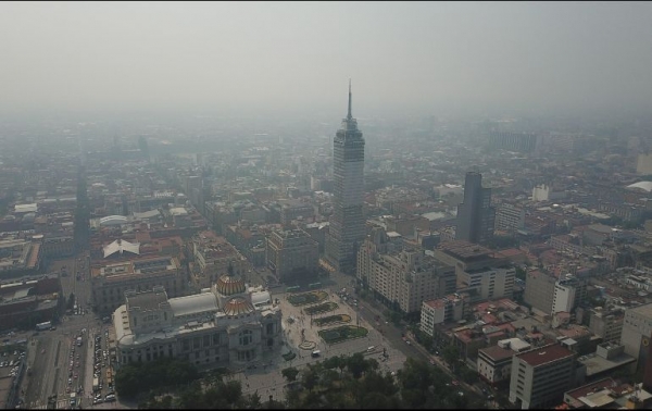 De acuerdo con la OMS y con la UNAM, los altos niveles de contaminación que se registran en varias entidades del país llevan a la muerte a 21 mil mexicanos al año; es decir 57 al día. 