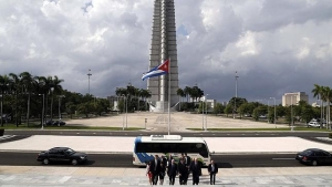Senadores de EE.UU. durante su viaje a Cuba el pasado día 27
