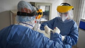 Personal de Salud de Jalisco realiza pruebas de detección de Covid-19.