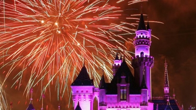 La prohibición de sobrevolar los parques de Disney ha estado en vigor desde 2003 de manera ininterrumpida.