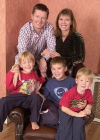 Millonario descubre que no es el padre biológico de sus hijos de 23 y 19 años y demanda a su exmujer