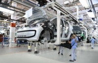 Empresarios automotrices en México se oponen a igualar salarios con EU y Canadá