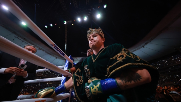 &#039;Canelo&#039; Álvarez defiende sus coronas de peso supermediano al derrotar a John Ryder