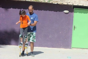 Israel mantiene detenido a un payaso palestino pese a varios llamamientos internacionales