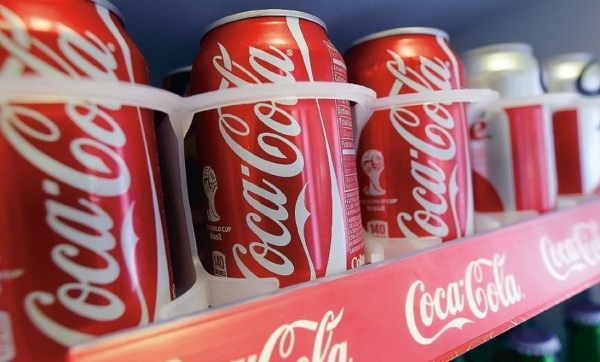 Tras casos de intoxicación, detectan detergente en refresco de Coca-Cola en Croacia