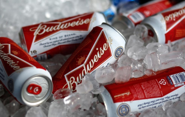 Anheuser-Busch InBev es fabricante de las cervezas Budweiser y Corona, entre otras