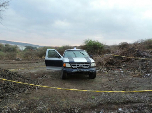 En el lugar quedaron abandonadas dos unidades de la Comisaria, una patrulla y una camioneta