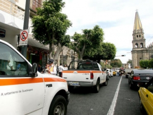 Los funcionarios a cargo de los vehículos oficiales multados deben encargarse de saldar el monto requerido.