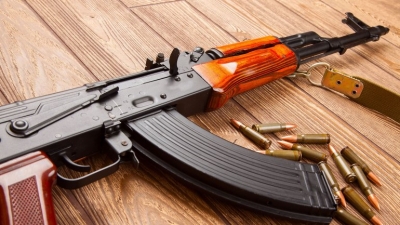 Un AK-47,el fusil de asalto automático más popular de la historia. Por año, sus balas asesinan a 250 mil personas.