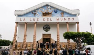 Mientras facilitaba los abusos, Eva García se enriquecía con los diezmos y ofrendas de los fieles.