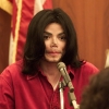Michael Jackson, acusado de cancelar las apariciones en conciertos, testifica en el Tribunal Superior de Santa María, 13 de noviembre de 2002.