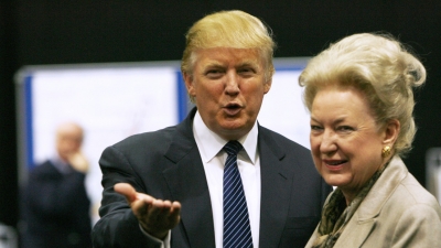 Donald Trump junto con su hermana, Maryanne Trump Barry, en Aberdeen, Escocia, el 10 de junio de 2008.