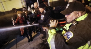 Manifestaciones contra Trump en Washington se tornan violentas