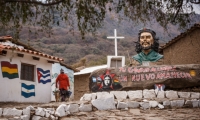 Che Guevara: en la aldea donde lo fusilaron ahora es un semidiós