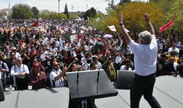 Mitin de López Obrador, en el inicio de su campaña presidencial en Ciudad Juárez. 