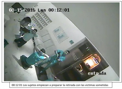 Captura de pantalla de las imágenes grabadas durante el secuestro por las cámaras de vigilancia del restaurante La Leche de Puerto Vallarta