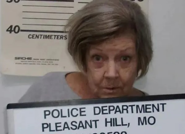 La mujer de 78 años que fue arrestada después de robar un banco por tercera vez en su vida
