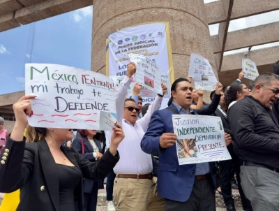 Ayer, integrantes de la Asociación Nacional de Magistrados de Circuito y Jueces de Distrito del Poder Judicial de la Federación protestaron por la reforma presentada ante el Congreso de la Union y su impacto en la independencia Judicial.