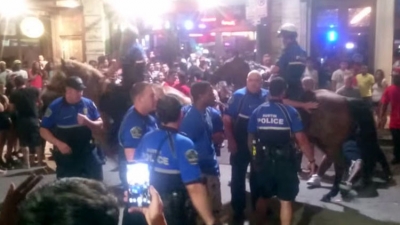 VIDEO: Policías de Texas rocían con gas pimienta a un hombre que los grababa