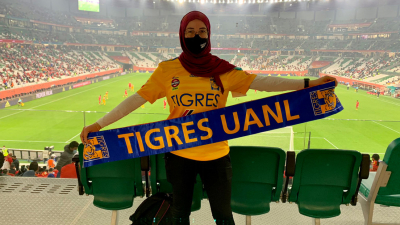 Paola Schietekat Sedas en un estadio en Doha.