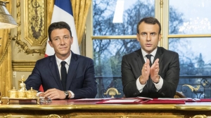 Griveaux y Macron en el Elíseo, en 2017. En vídeo, su renuncia como candidato a la alcaldía de París.