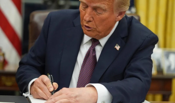 El 20 de enero, Trump firmó la orden ejecutiva para restringir la ciudadanía por nacimiento.