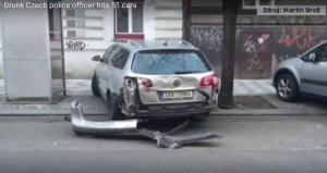 PRAGA: Un policía borracho choca intencionalmente contra más de 50 autos (video)