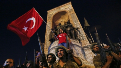 El presidente turco aterriza en Irán escoltado por dos cazas militares iraníes