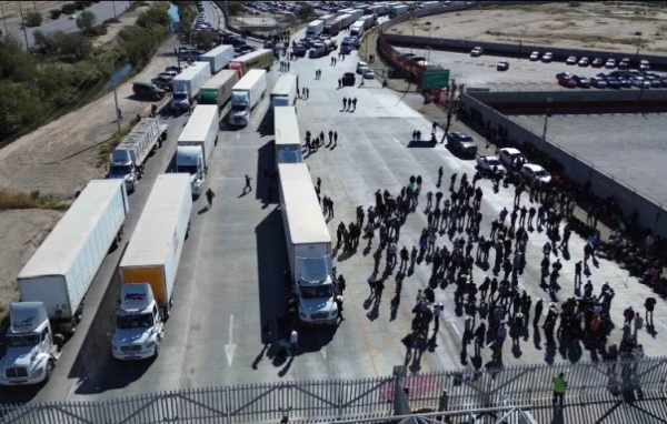 Cientos de tráileres y vehículos de campesinos se estacionaron en diversos puntos carreteros del país. Señalan que el Gobierno federal no atiende sus demandas.