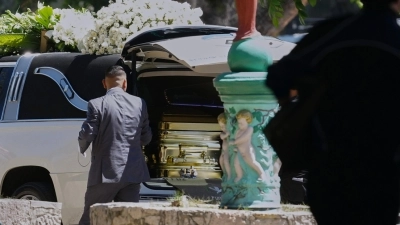 Así fue el funeral de 'El Mencho': música en vivo, más de 500 coronas y un féretro dorado