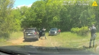 El momento antes de que los agentes de la Oficina del Sheriff del condado de York dispararan contra Trevor Mullinax en mayo de 2021 durante un control de bienestar, en una imagen del video de la cámara del tablero
