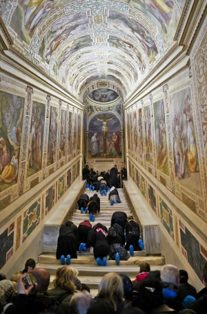 Por primera vez en 300 años muestran los mármoles de la &#039;Escalera Santa&#039; por la que subió Jesús para ser juzgado