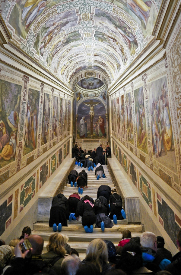 Por primera vez en 300 años muestran los mármoles de la &#039;Escalera Santa&#039; por la que subió Jesús para ser juzgado