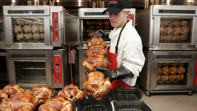 Demandan a Costco por maltrato animal en su granja avícola