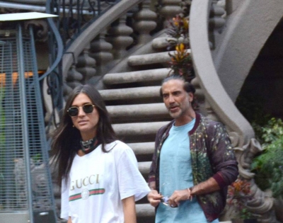 Alejandro Fernández agrede a paparazzi en plena calle