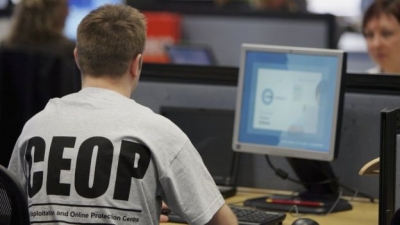 Cómo se sobreponen las personas que tienen el terrible trabajo de remover fotos de pederastia en internet