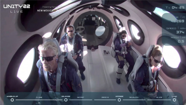 Richard Branson realiza su primer vuelo estacial a bordo de la nave SpaceShipTwo, de Virgin Galactic.