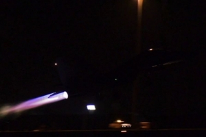 El caza Su-30 interceptó dos aviones militares estadounidenses a la vez.