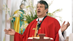 'Padre Pistolas' amenaza con "partirle su madre" a la gobernadora de Guanajuato