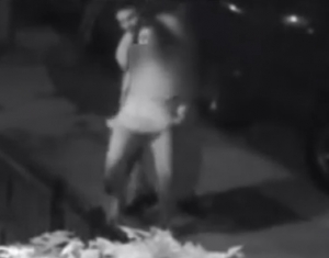 (VIDEO) Filman a una mujer luchando con un hombre que intentaba violarla