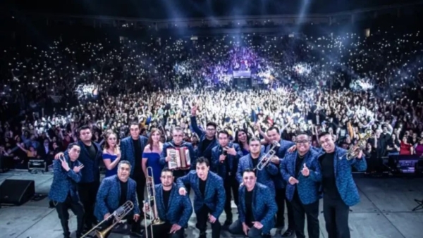 Roban instrumentos a Los Ángeles Azules en falso retén
