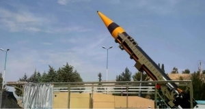 Irán presenta el misil hipersónico "Khorramshahr-4" durante la inauguración de una ciudad de misiles