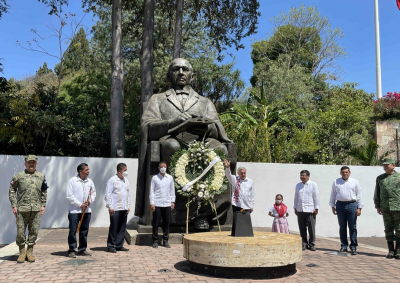 El presidente Andrés Manuel López Obrador encabezó ayer en Oaxaca la ceremonia por el 215 aniversario del natalicio de Benito Juárez García.