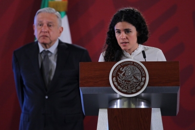 La titular de la Secretaría de Trabajo y Previsión Social (STPS), Luisa Maria Alcalde, durante conferencia de prensa con el presidente AMLO.