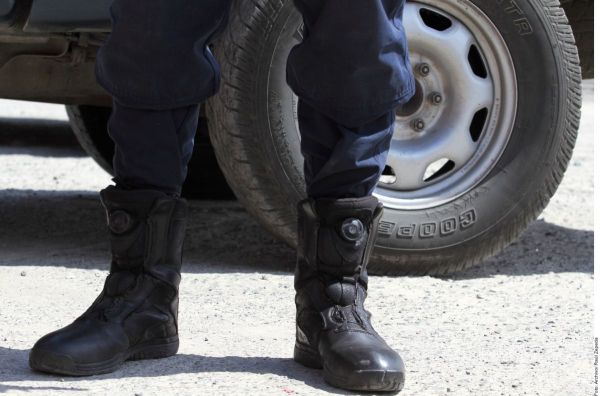 Los policías fueron dados de baja de su trabajo.